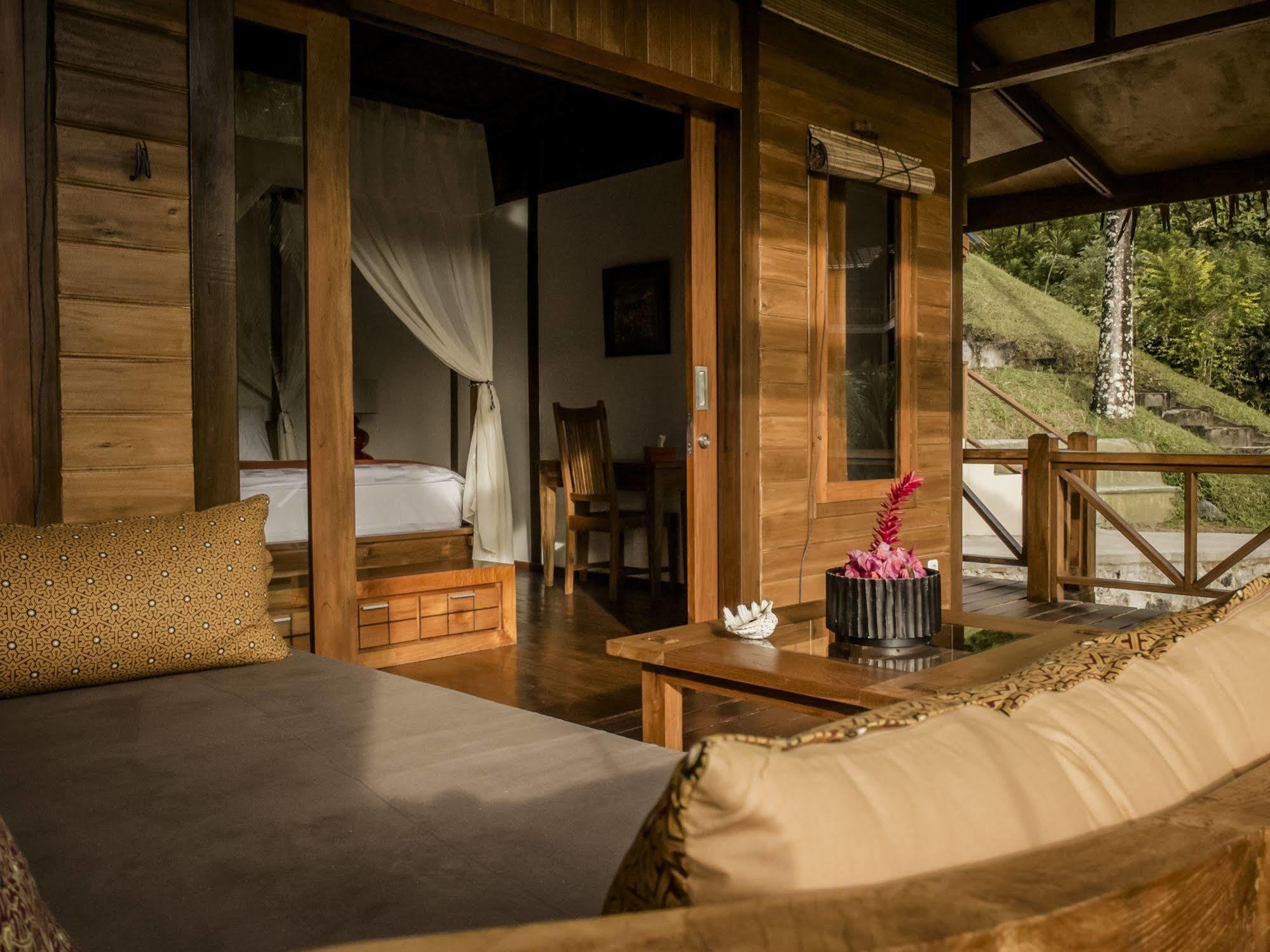 Janji Laut Resort Tanahwangko Buitenkant foto